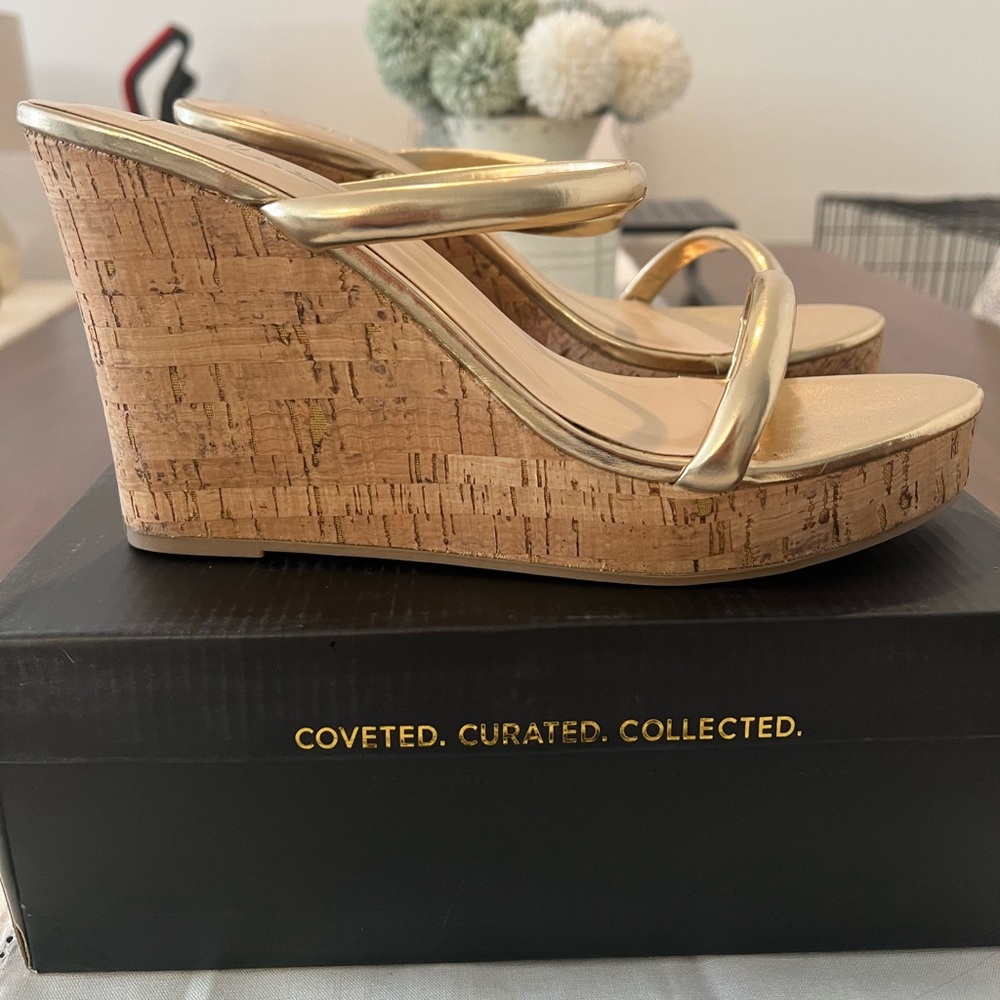 Lulu's | Double Strap Wedge Sandals | Gold |10 | NEW in Box
